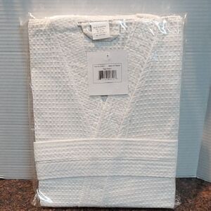 Unisex White Waffle Knit Robe.One Size Fits Most...NEW